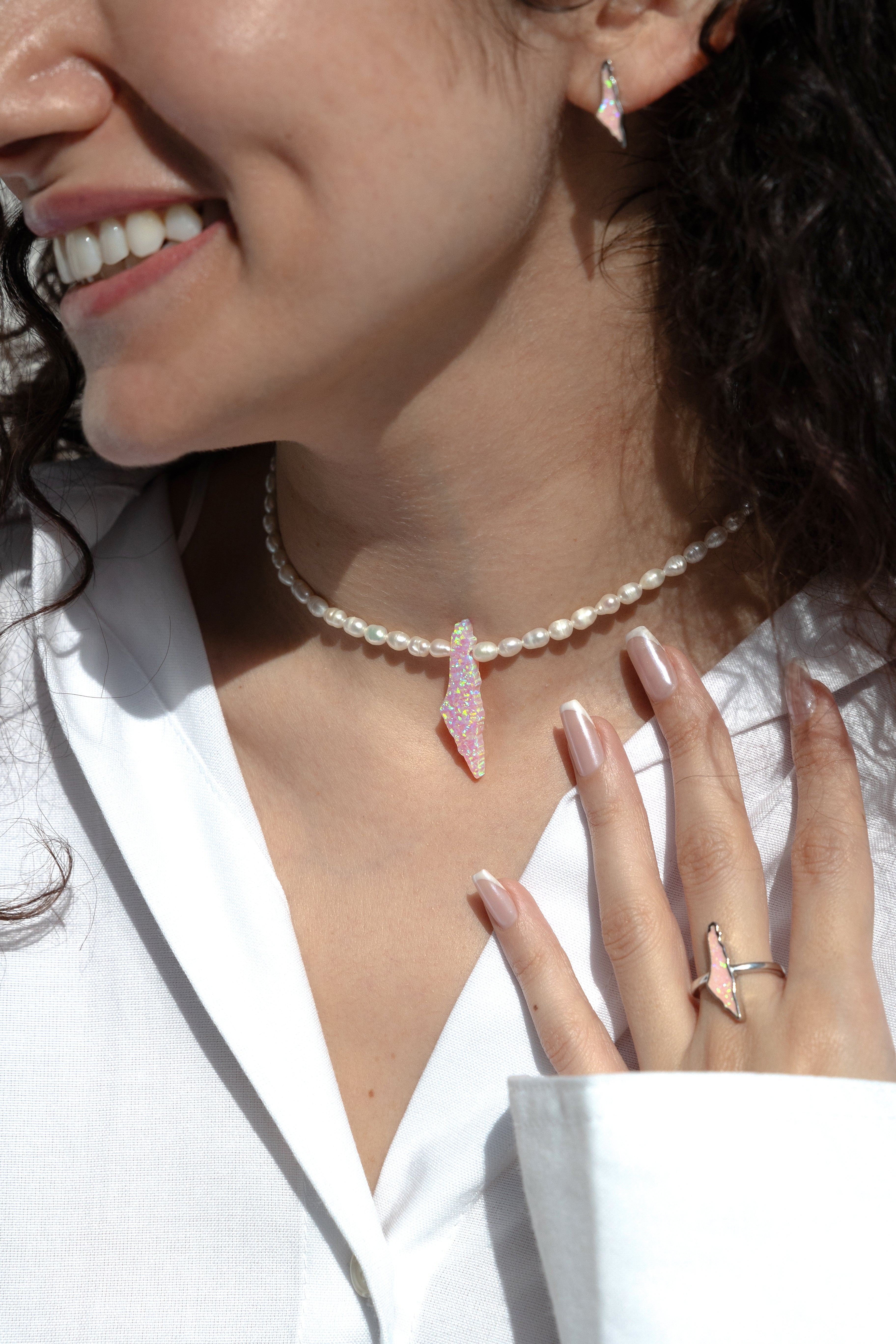 Opal Palestine map choker pearls necklace