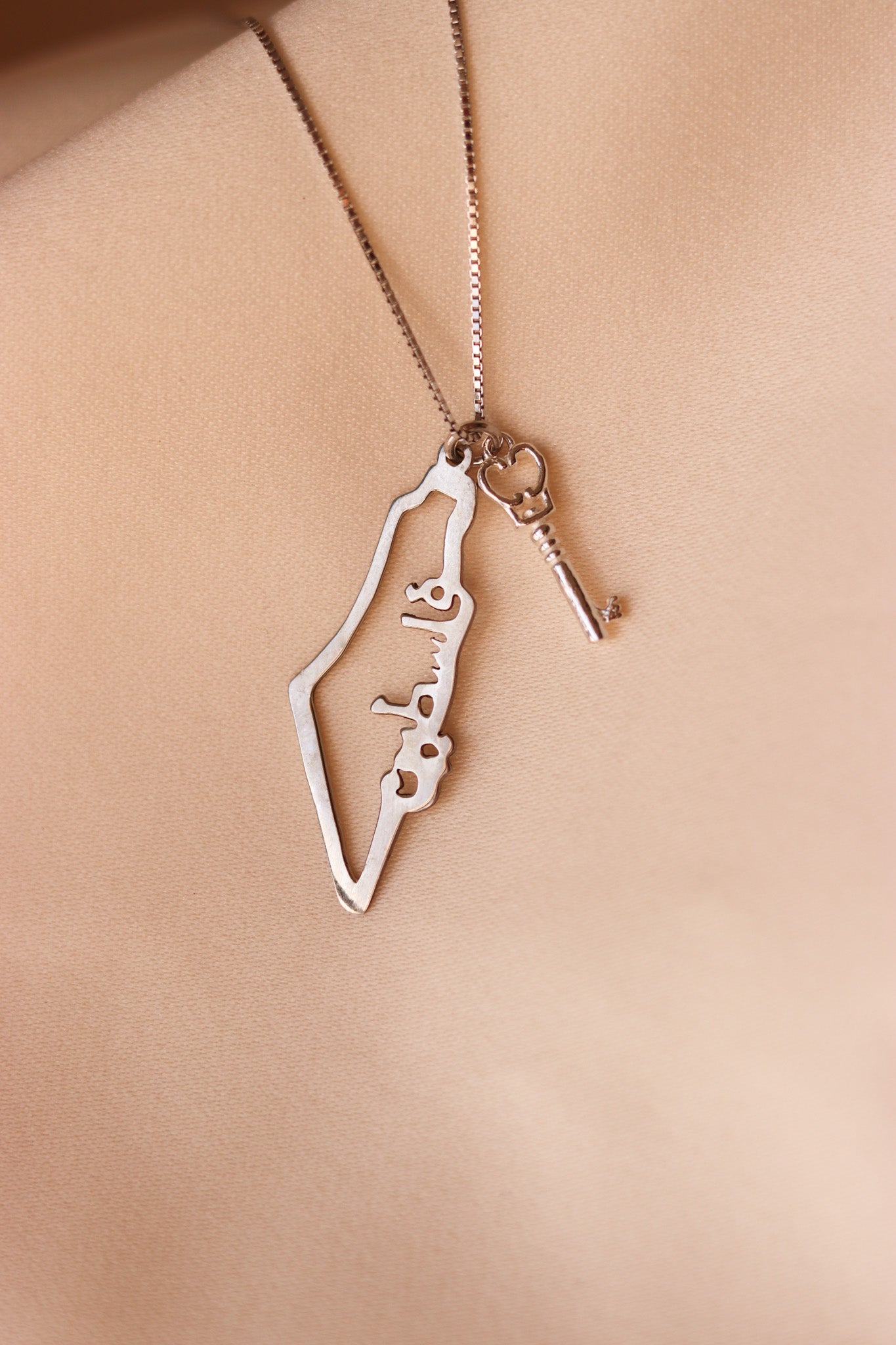 Palestine map with vertical Palestine Arabic word with Palestinian right of return key necklace