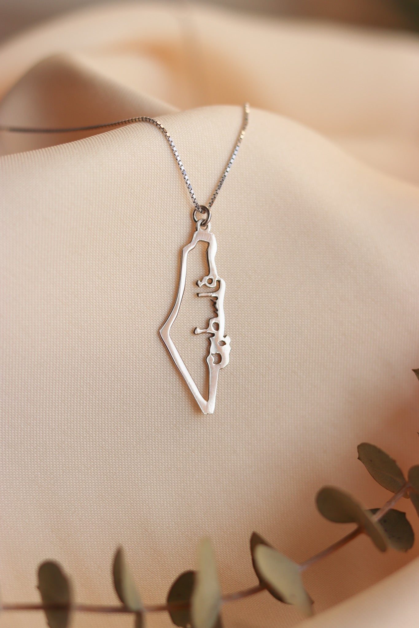 Palestine map with vertical Palestine Arabic word necklace